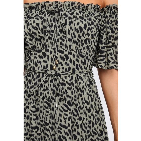 Petal & Pup Remy Dress Emerald Size 8 Animal Print Off The Shoulder Ruffle Midi - Picture 4 of 15